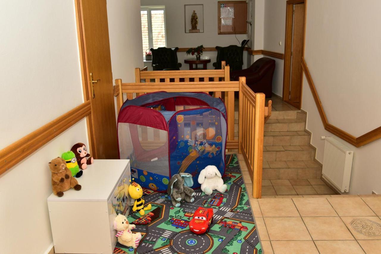 Penzion Oso Vrbov Extérieur photo